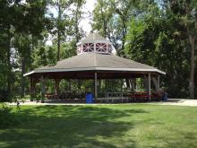 This images shows the shelter at Yunker Farm Park