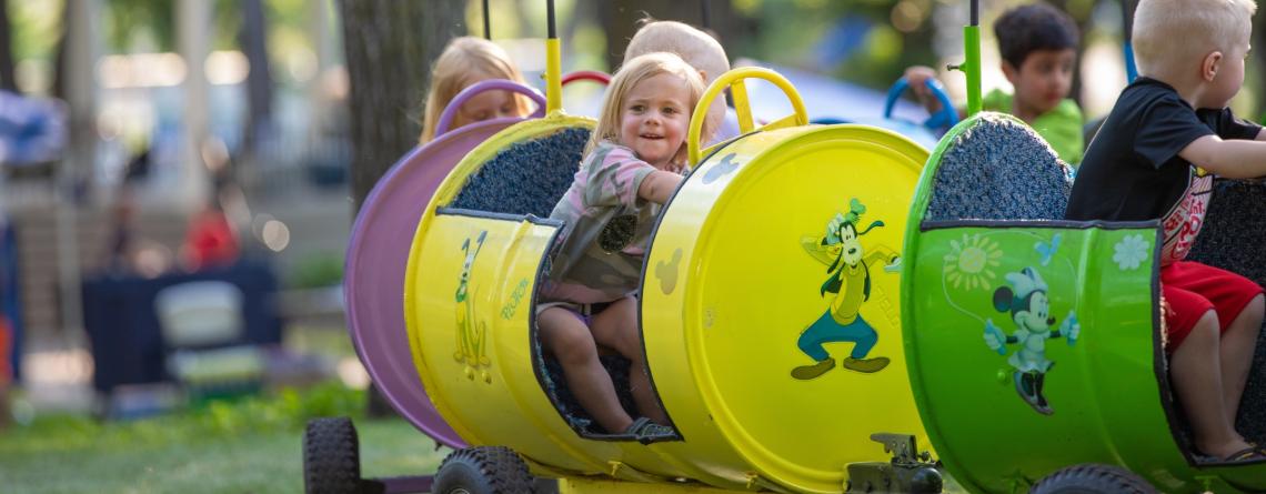 Kids riding in barrel train at midwest kidfest