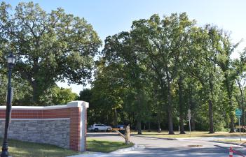 This image shows the entrance of Oak Grove Park